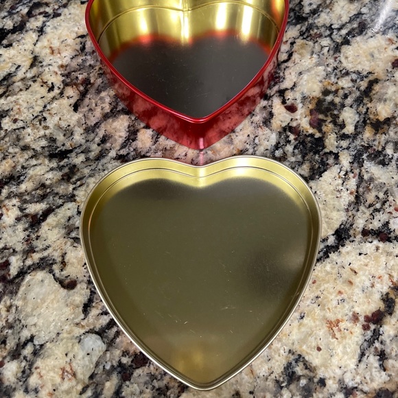 Vintage Elvis Presley 2001 Russell Stover Valentines Greetings Tin -No candy. - Picture 4 of 4